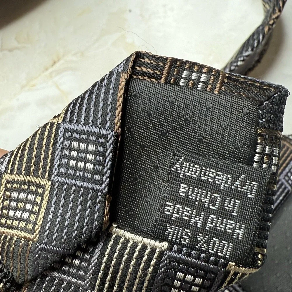 NWOT Pronto Uomo Silk Tie Triangle‎ Blue Brown X-Long 3 1/2